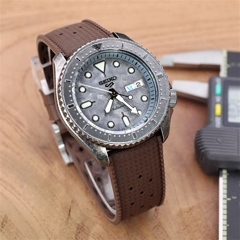 tropic watch strap width